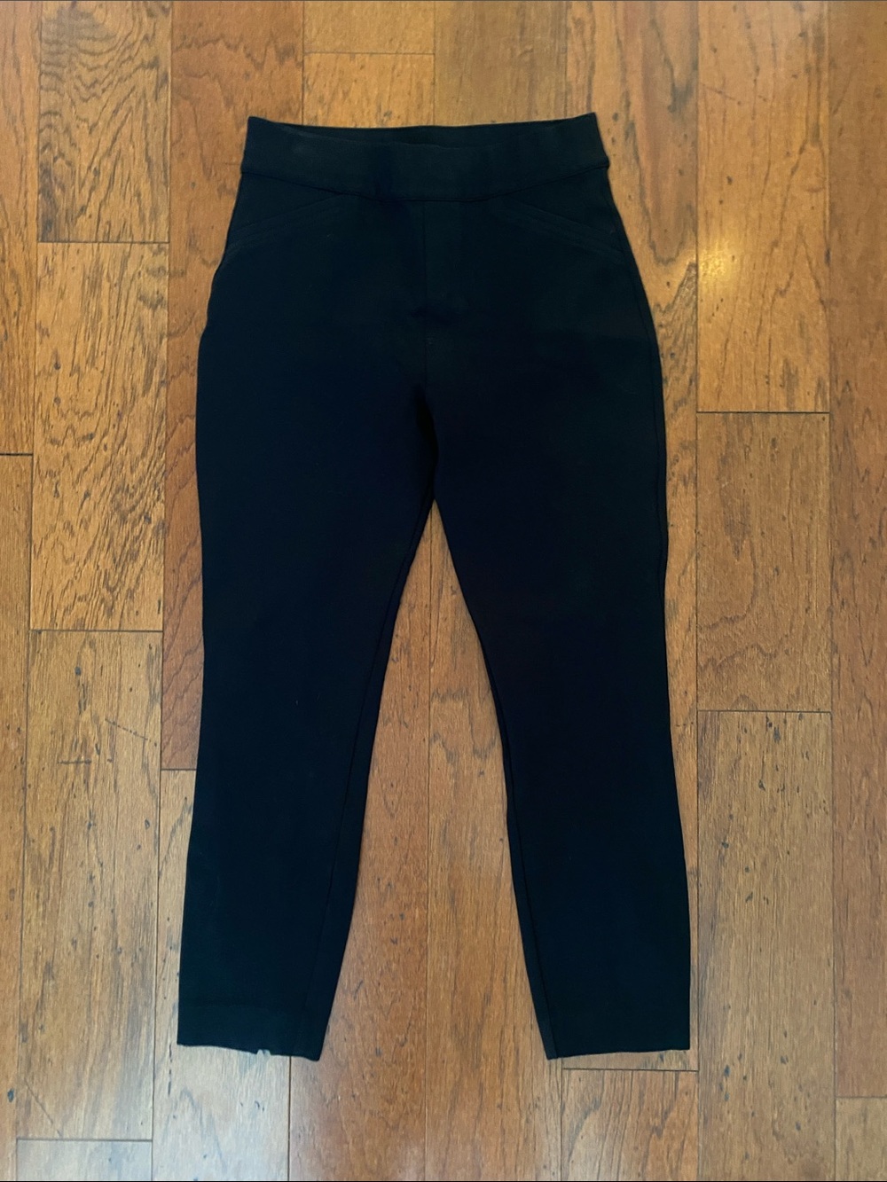 Spanx black back seam skinny pull-on pants- small